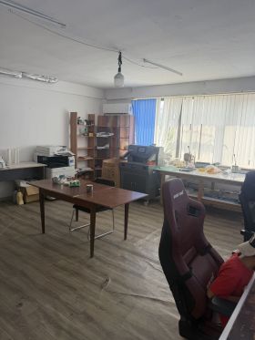 Помещение, Абдрахманова-Жибек-Жолу,  площадью 60.00 м<sup>2</sup> (в районе Жибек-Жолу – Абдрахманова , Первомайский район, г. Бишкек)