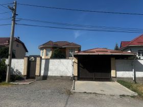 8-комнатный дом (300.00м<sup>2</sup>, 5.00 соток) , Тунгуч-1, помесячно(мкр. Тунгуч-1, Октябрьский район, г. Бишкек)