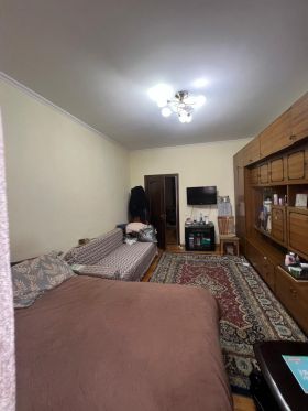 4-комнатная квартира, Айтматова-Горького (Первомайский район, г. Бишкек)